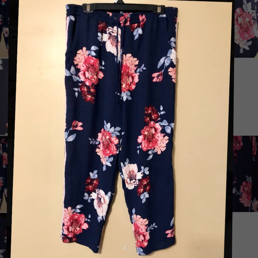 COPY - 💚Xhilaration Floral Crop Pants